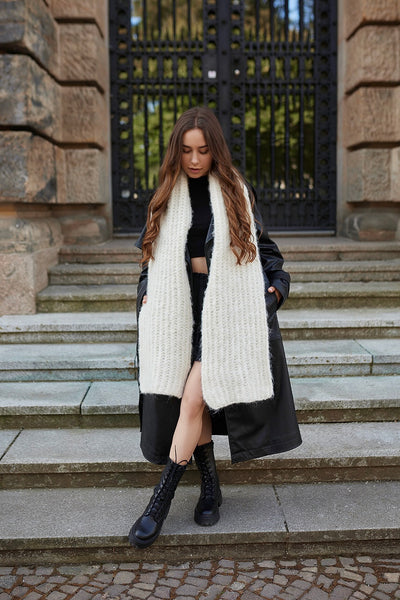 Celina Schal